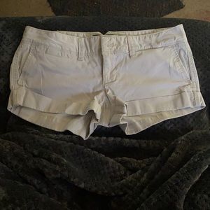Size 11 light cream American eagle shorts.